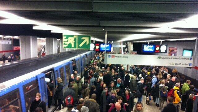 So voll war's an der U2 am Donnerstagmorgen am Hauptbahnhof. So voll war's an der U2 am Donnerstagmorgen am Hauptbahnhof.