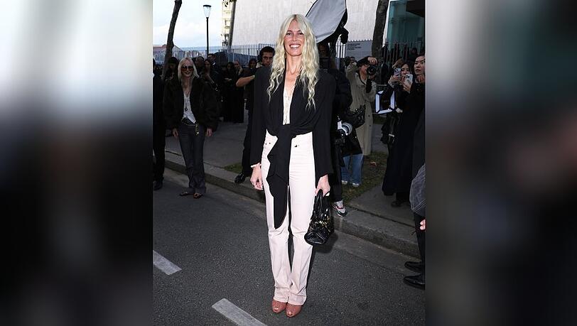 Claudia Schiffer bei ihrem Besuch der Paris Fashion Week.