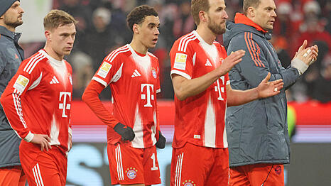 Der FC Bayern kassiert gegen den FC Augsburg die erste Bundesliga-Niederlage der Saison.