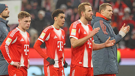 Der FC Bayern kassiert gegen den FC Augsburg die erste Bundesliga-Niederlage der Saison.