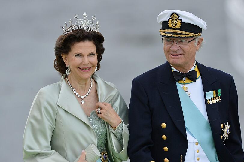 Prinzessin Madeleine und ihr Ehemann Chris O'Neill konnten nach dem Ja-Wort mit 400 Gästen im Königsschloss am Mälarsee feiern &ndash; bis in die Nacht. Die Bilder.
