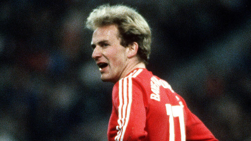 Offensives Mittelfeld: Karl-Heinz Rummenigge.