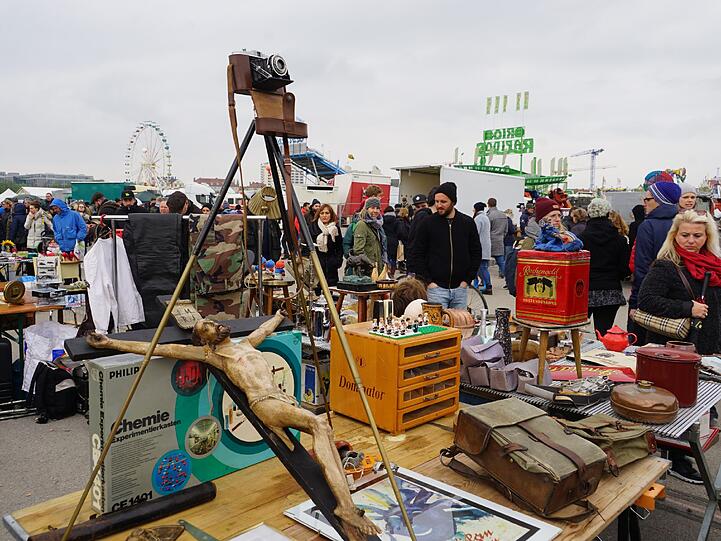 Die Bilder vom Riesenflohmarkt auf der Theresienwiese.