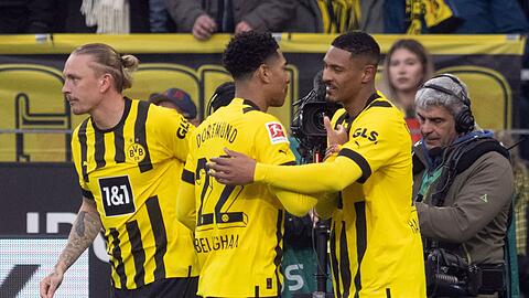 Sébastien Haller (r) feierte seine Tor-Premiere für den BVB in der Bundesliga.