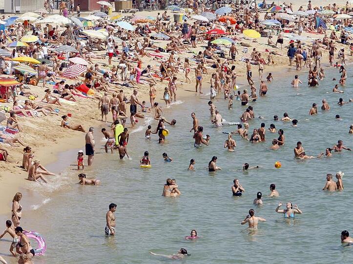 Vier statt sechs Wochen Urlaub im Jahr: Das fordern mehrere Wirtschaftsverbände