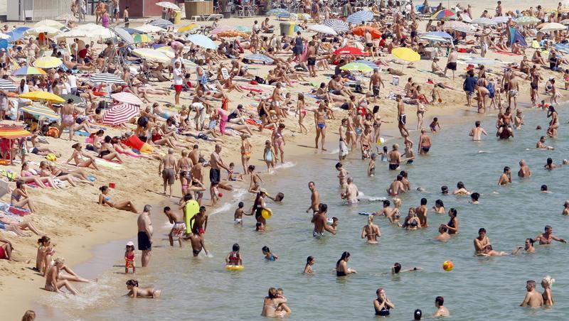 Vier statt sechs Wochen Urlaub im Jahr: Das fordern mehrere Wirtschaftsverbände Vier statt sechs Wochen Urlaub im Jahr: Das fordern mehrere Wirtschaftsverbände