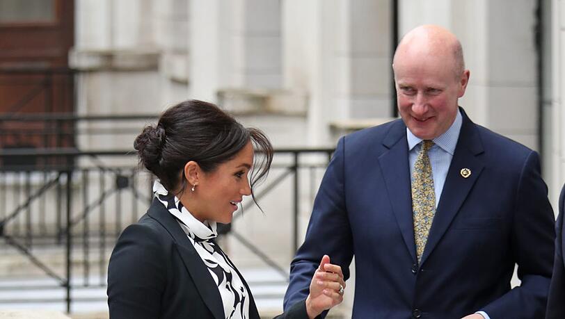 Sir Christopher Geidt hier mit Meghan. Sir Christopher Geidt hier mit Meghan.