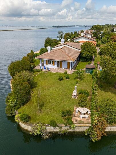 Ein Ferienhaus nur für sich - im Grünen und direkt am Wasser - Albarella ist ein Urlaubsparadies.