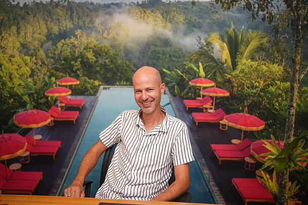 Raphael Trittner vom Haderner Reisestudio kennt die Urlaubsziele.