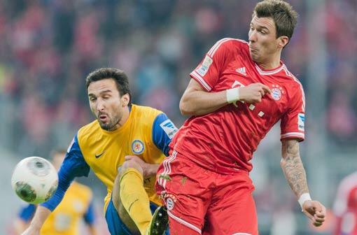 Mario Mandzukic: Note 4. Wurde nach überstandenen Wadenproblemen nur eingewechselt. Ein harmloser Kopfball in die Arme von Davari, ansonsten lief bei Bayern Sturmspitze nicht mehr viel zusammen.
