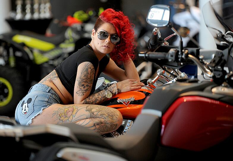 Sexy Körperkunst: Verrückte Tattoos - Spektakuläre Bilder...
