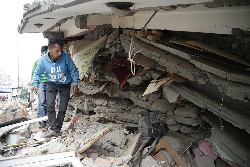 Ausnahmezustand in Kathmandu: Nach dem schwersten Erdbeben seit über 80 Jahren wurde in Nepal der Notstand ausgerufen. Die erschütternden Bilder.