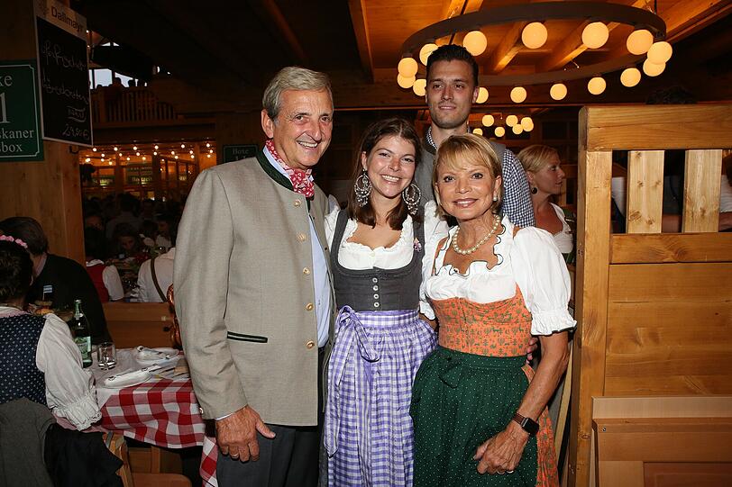 ... Uschi Glas mit Ehemann Dieter Herrmann und Tochter Julia Tewaag mit Ehemann Tobias Frank