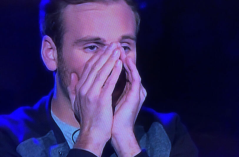 Unter Tränen zum Millionär: Leon Windscheid hat den Hauptgewinn bei Günther Jauchs Quiz geknackt. Dafür brauchte er aber die Hände des Moderators.