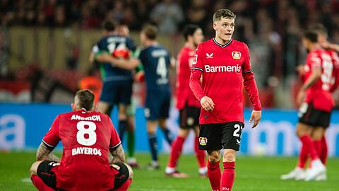 Frustriert: Leverkusens Robert Andrich und Florian Wirtz (r).