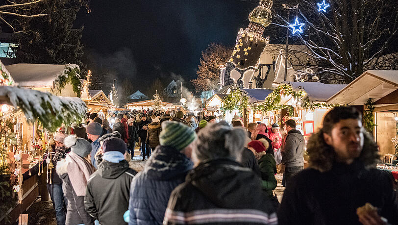 Rund um den festlich beleuchteten Kuchlbauer Turm erwarten Sie zahlreiche Schmankerlbuden und unser Erdhügelhaus zum Aufwärmen und Ausruhen. Rund um den festlich beleuchteten Kuchlbauer Turm erwarten Sie zahlreiche Schmankerlbuden und unser Erdhügelhaus zum Aufwärmen und Ausruhen.