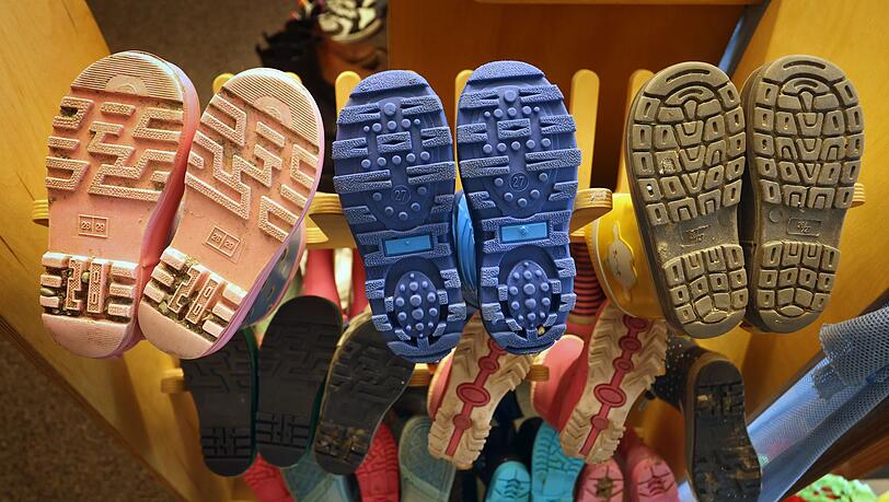 Die Ermittlungen zu einer Kita in Unterfranken, in der Kinder misshandelt worden sein sollen, wurden eingestellt. (Symbolbild)