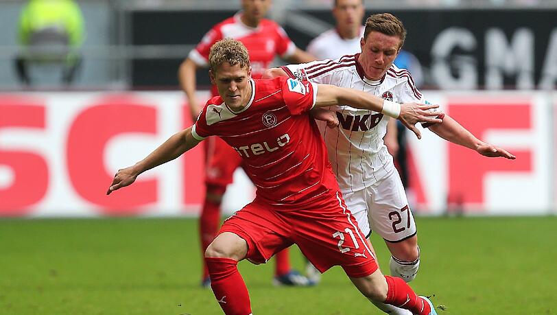 Markus Mendler (r.) durfte in Düsseldorf erstmalig in dieser Saison von Beginn an ran, hatte in der 52. Minute sogar eine riesen Chance zum Ausgleich. Markus Mendler (r.) durfte in Düsseldorf erstmalig in dieser Saison von Beginn an ran, hatte in der 52. Minute sogar eine riesen Chance zum Ausgleich.