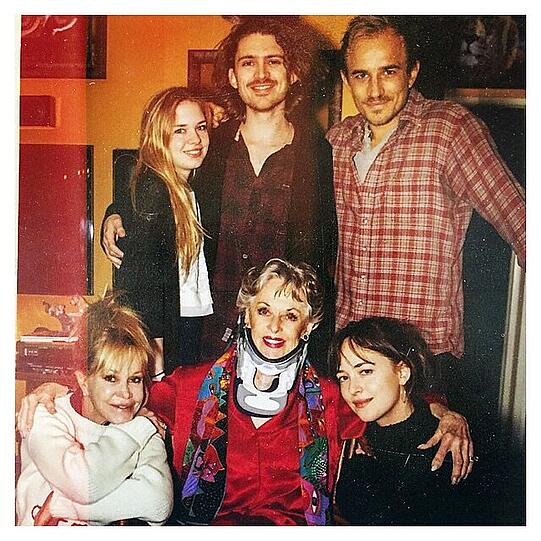 Berühmte Gene: Dakota mit ihrer Mutter Melanie Griffith (l.) und ihrer Oma Tippi Hedren.