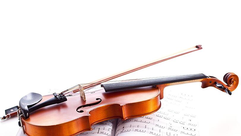 Die Geige ist eines der bekanntesten Saiteninstrumenten. Bei einem Konzert gibt es noch mehr Musikgeräte zu entdecken. (Symbolbild)