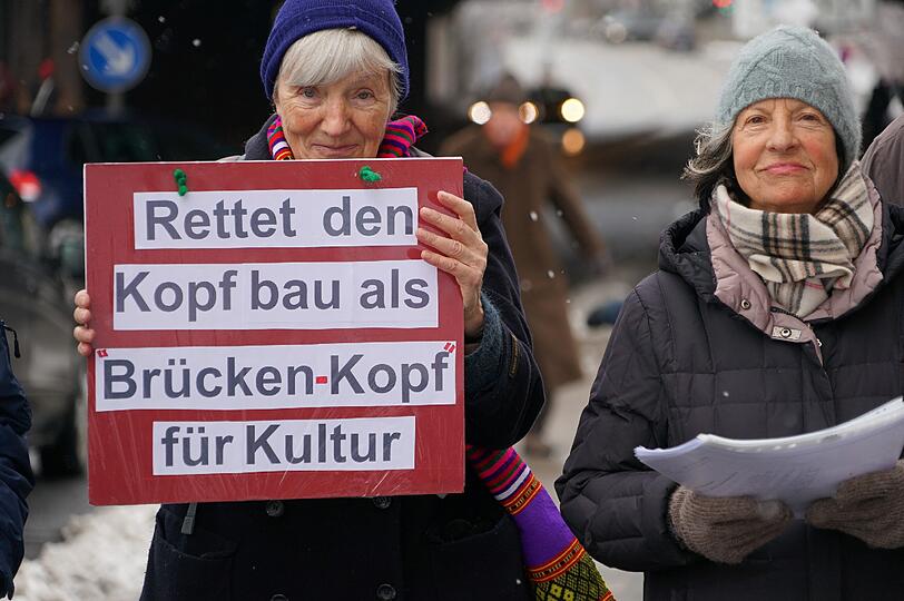 Kultur statt Kahlschlag: Der Kopfbau soll erhalten bleiben, fordern Pasinger Bürger.