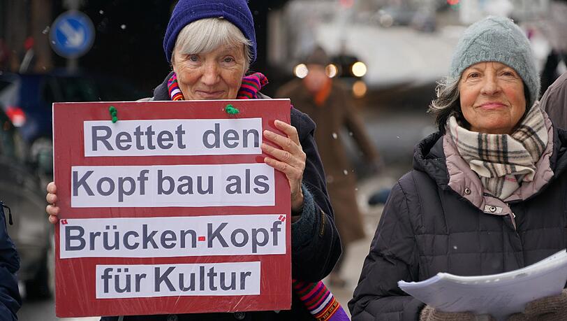 Kultur statt Kahlschlag: Der Kopfbau soll erhalten bleiben, fordern Pasinger Bürger. Kultur statt Kahlschlag: Der Kopfbau soll erhalten bleiben, fordern Pasinger Bürger.