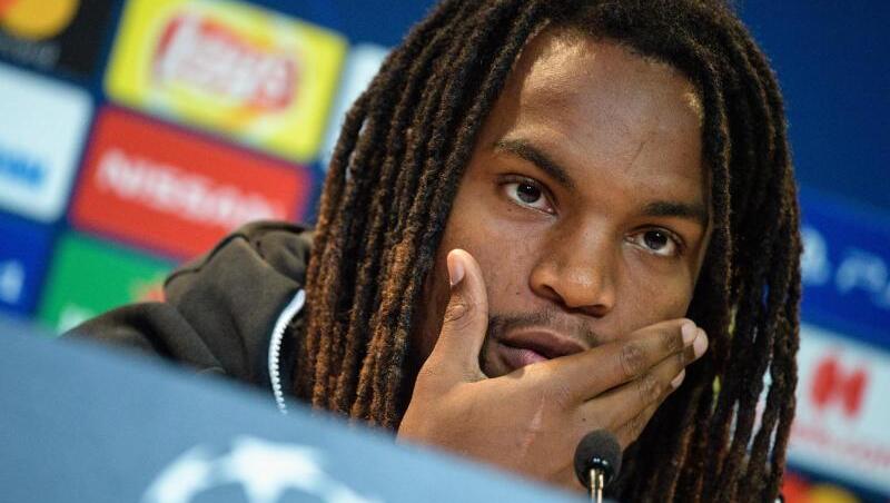 Renato Sanches vom FC Bayern München sitzt auf dem Podium. Foto: Matthias Balk/Archiv Renato Sanches vom FC Bayern München sitzt auf dem Podium. Foto: Matthias Balk/Archiv