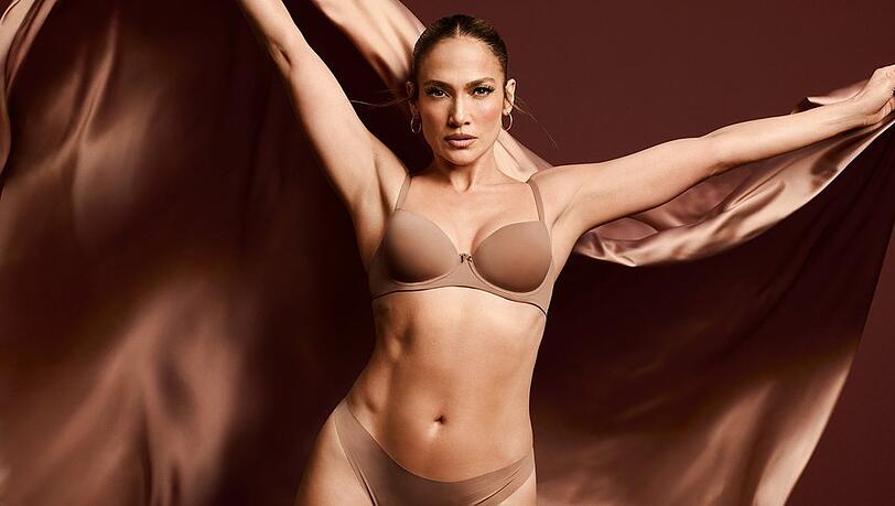 "Umarme deine Kraft": Jennifer Lopez macht Werbung für Dessous.