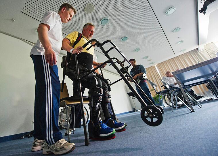 Weitere Bilder zur Gehhilfe für Querschnittsgelähmte Menschen