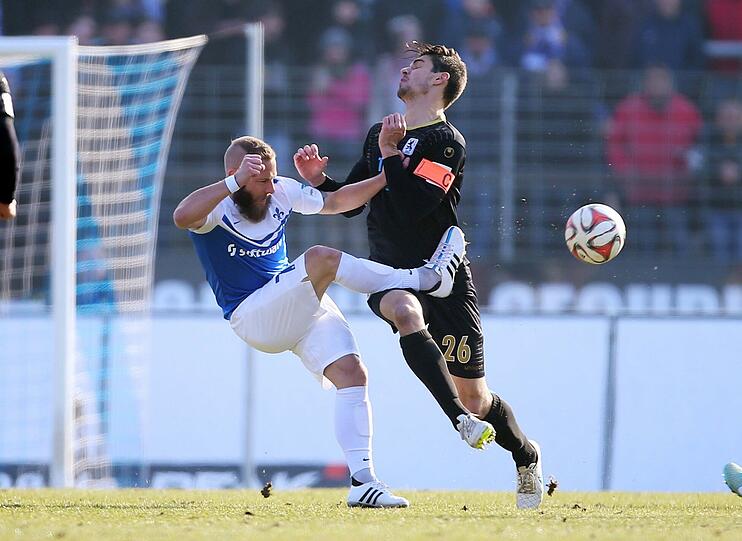 Christopher Schindler &ndash; Note 3 - Der Kapitän rotierte von der Tribüne zurück in die Startelf. Aggressiv im Zweikampf, raubte Torjäger Stroh-Engel den Nerv.