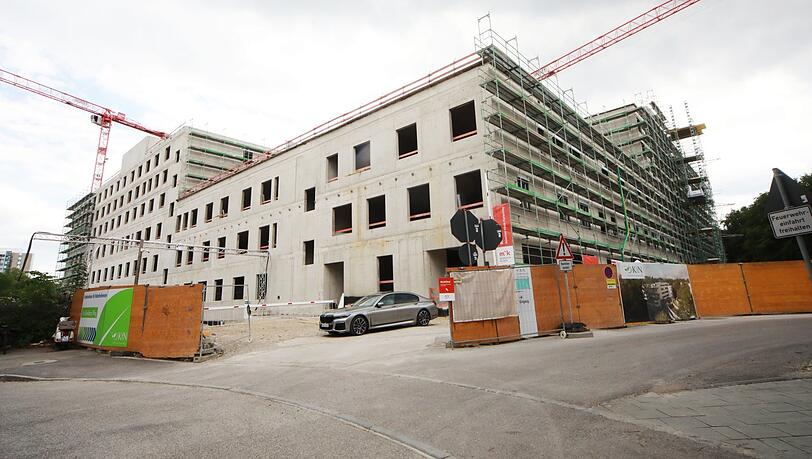 Man erkennt schon etwas: der Rohbau des neuen Klinikums Harlaching steht.