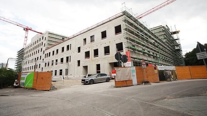 Man erkennt schon etwas: der Rohbau des neuen Klinikums Harlaching steht.