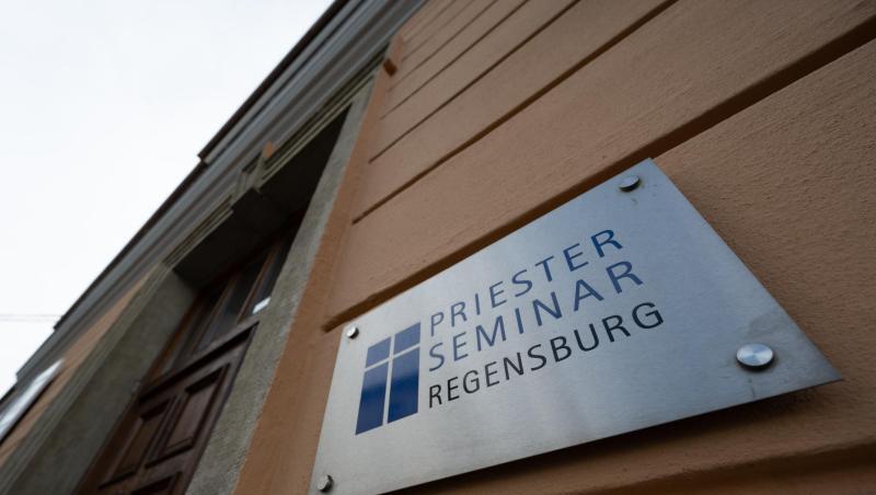 Der Eingang zum Priester Seminar, in dem sich der emeritierte Papst Benedikt aufhalten soll. Der Eingang zum Priester Seminar, in dem sich der emeritierte Papst Benedikt aufhalten soll.