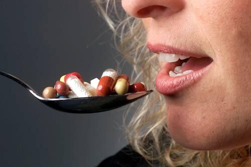 Schön schlucken: Wie Pharmafirmen ihre Produkte über Ärzte an die Patienten bringen wollen, zeigt ein Prozess in Nürnberg.