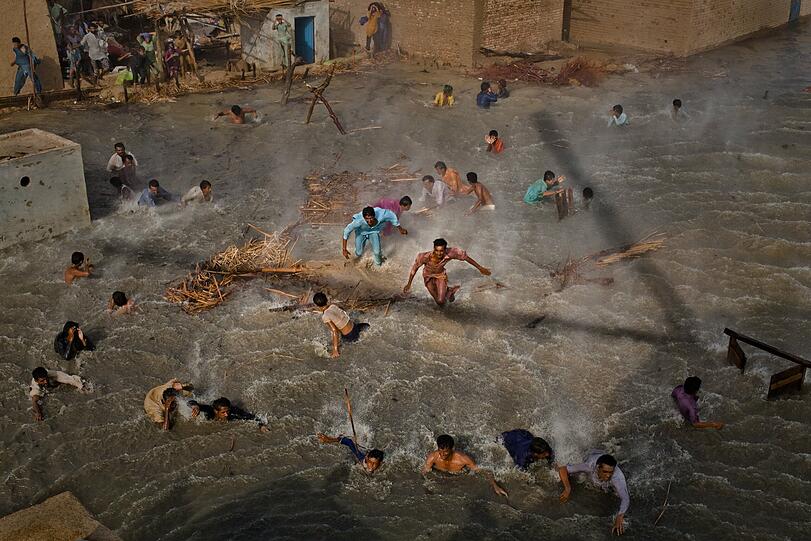 Während der Überschwemmungen in Pakistan, fotografiert der australier Daniel Berehulak für Getty Images aus einem Militärhubschrauber.