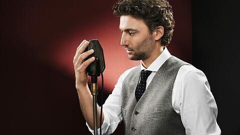 Nur echt mit dem Dreitagebart: Jonas Kaufmann flüstert Liebeslieder