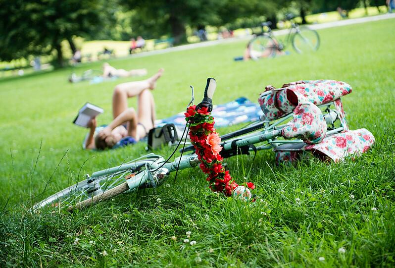 Mehr als 30 Grad in der Stadt: Die Münchner genießen den Sommer.