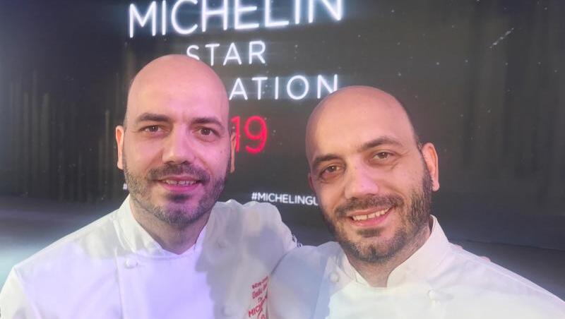 Die Zwillingsbrüder Thomas (l) und Mathias Sühring freuen sich über ihren zweiten Michelin-Stern. Das Bruderpaar betreibt seit 2017 in Thailands Hauptstadt ein eigenes Restaurant. Die Zwillingsbrüder Thomas (l) und Mathias Sühring freuen sich über ihren zweiten Michelin-Stern. Das Bruderpaar betreibt seit 2017 in Thailands Hauptstadt ein eigenes Restaurant.