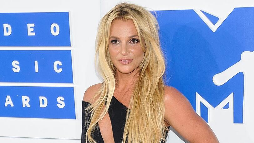 Britney Spears' Jugendfreund und Ex-Mann Jason Alexander wurde vor der Hochzeit der Sängerin festgenommen. Britney Spears' Jugendfreund und Ex-Mann Jason Alexander wurde vor der Hochzeit der Sängerin festgenommen.