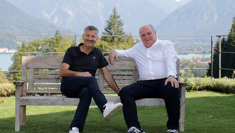 "Bei uns beiden ist über 20 Jahre eine Freundschaft entstanden. Sein Herz wird immer für den FC Bayern brennen", sagt Bayern-Präsident Herbert Hainer über seinen Vorgänger Uli Hoeneß (r.).