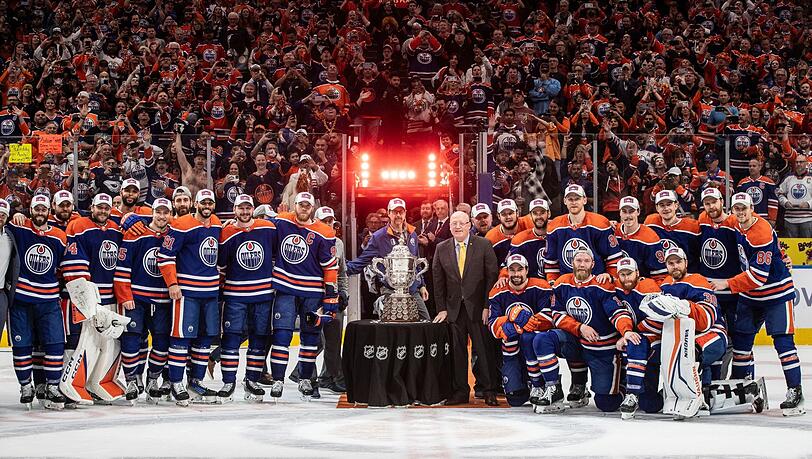 Die Edmonton Oilers feiern den Einzug in die NHL-Finals.