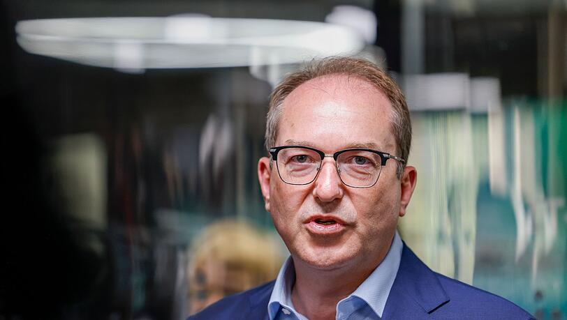 Bundesinnenminister Alexander Dobrindt (CSU) will mit Amtskollegen aus mehreren Nachbarstaaten über das Gemeinsame Europäische Asylsystem (GEAS) sprechen.