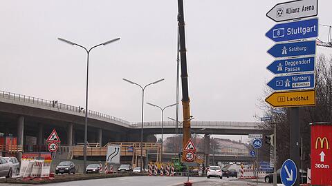 Der Föhringer Ring in München: Hier kam es am Dienstagabend zu einem Falschfahrerunfall mit zwei Verletzten. (Archiv)
