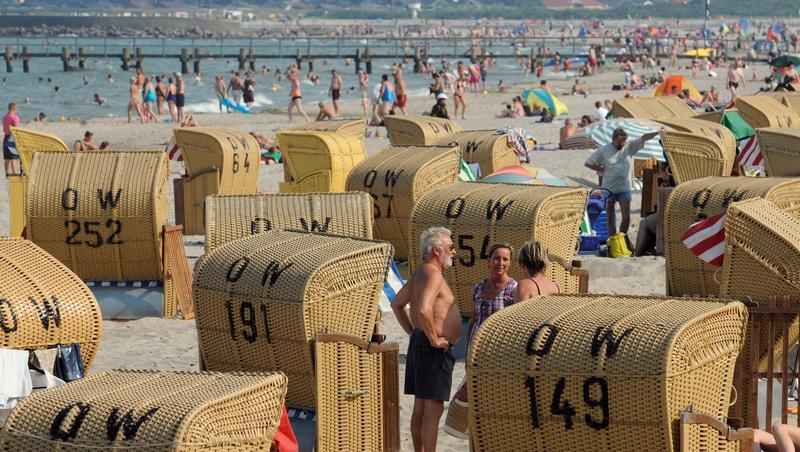 Wer tauscht im Sommer nicht gerne die tägliche Nachrichtenflut gegen eine kühle Meeresbrise ein? Wer tauscht im Sommer nicht gerne die tägliche Nachrichtenflut gegen eine kühle Meeresbrise ein?