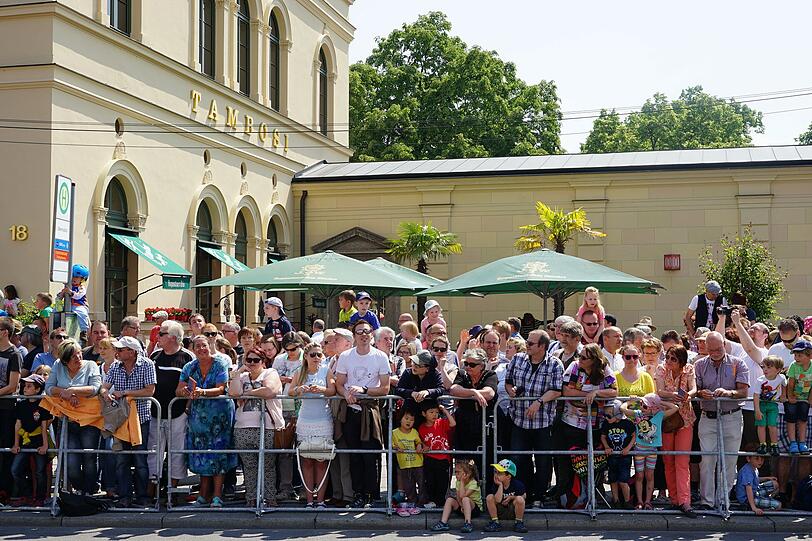 München feiert das 150-jährige Bestehen ihrer Feuerwehr mit einer großen Parade.