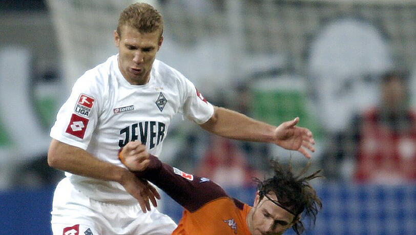 17. Oktober 2004: Der Gladbacher Marcelo Pletsch (links) im Duell mit Ioannis Amantidis vom 1. FC Kaiserslautern. 17. Oktober 2004: Der Gladbacher Marcelo Pletsch (links) im Duell mit Ioannis Amantidis vom 1. FC Kaiserslautern.