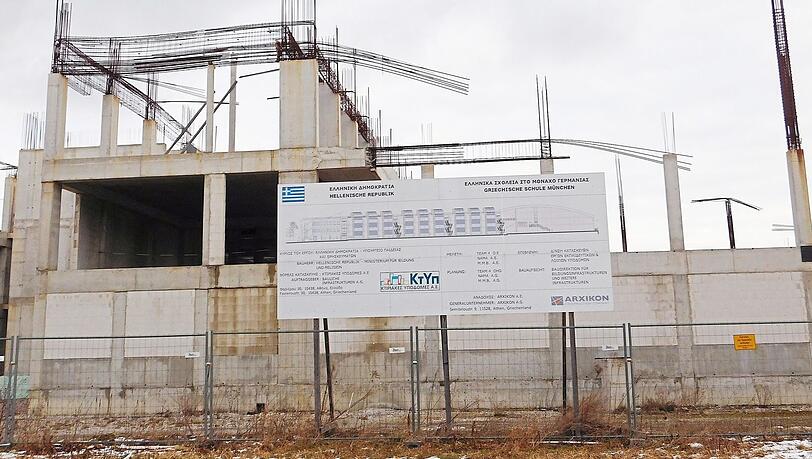 Hier wird seit 2001 an einer griechischen Schule gebaut. Doch an der an der Hachinger-Bach-Straße geht seither nur wenig voran. Hier wird seit 2001 an einer griechischen Schule gebaut. Doch an der an der Hachinger-Bach-Straße geht seither nur wenig voran.