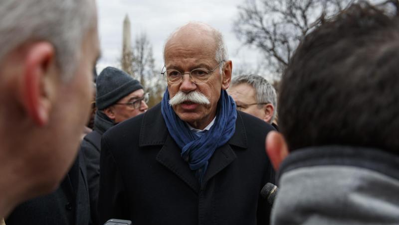 Daimler-Chef Dieter Zetsche äußert sich nach dem Treffen mit Donald Trump gegenüber Journalisten. Daimler-Chef Dieter Zetsche äußert sich nach dem Treffen mit Donald Trump gegenüber Journalisten.