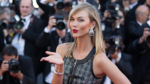 Karlie Kloss zeigt stolz ihren Babybauch