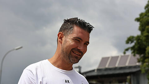 Beste Laune bei L&ouml;wen-Coach Alper Kayabunar.